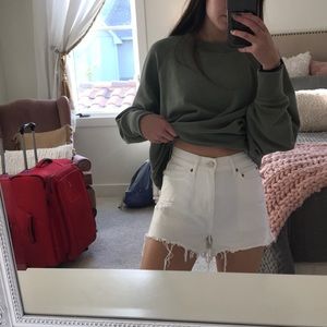 URBAN OUTFITTERS white distressed denim shorts 24